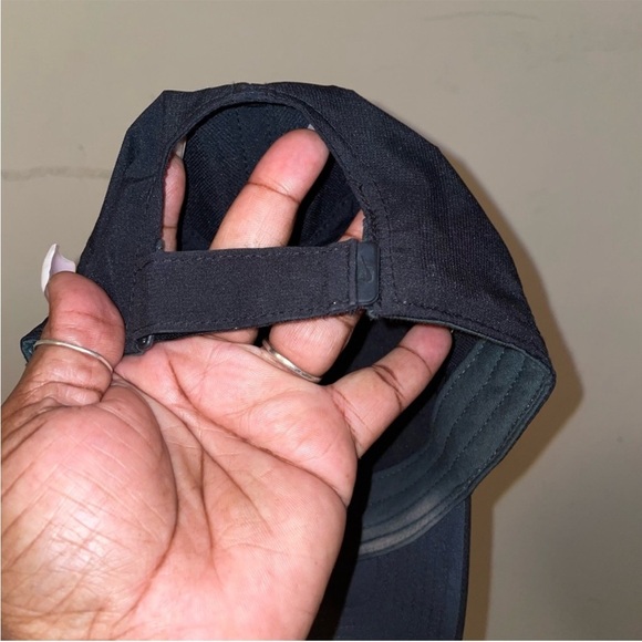 Nike black Cap with White Logo - Picture 2 of 2